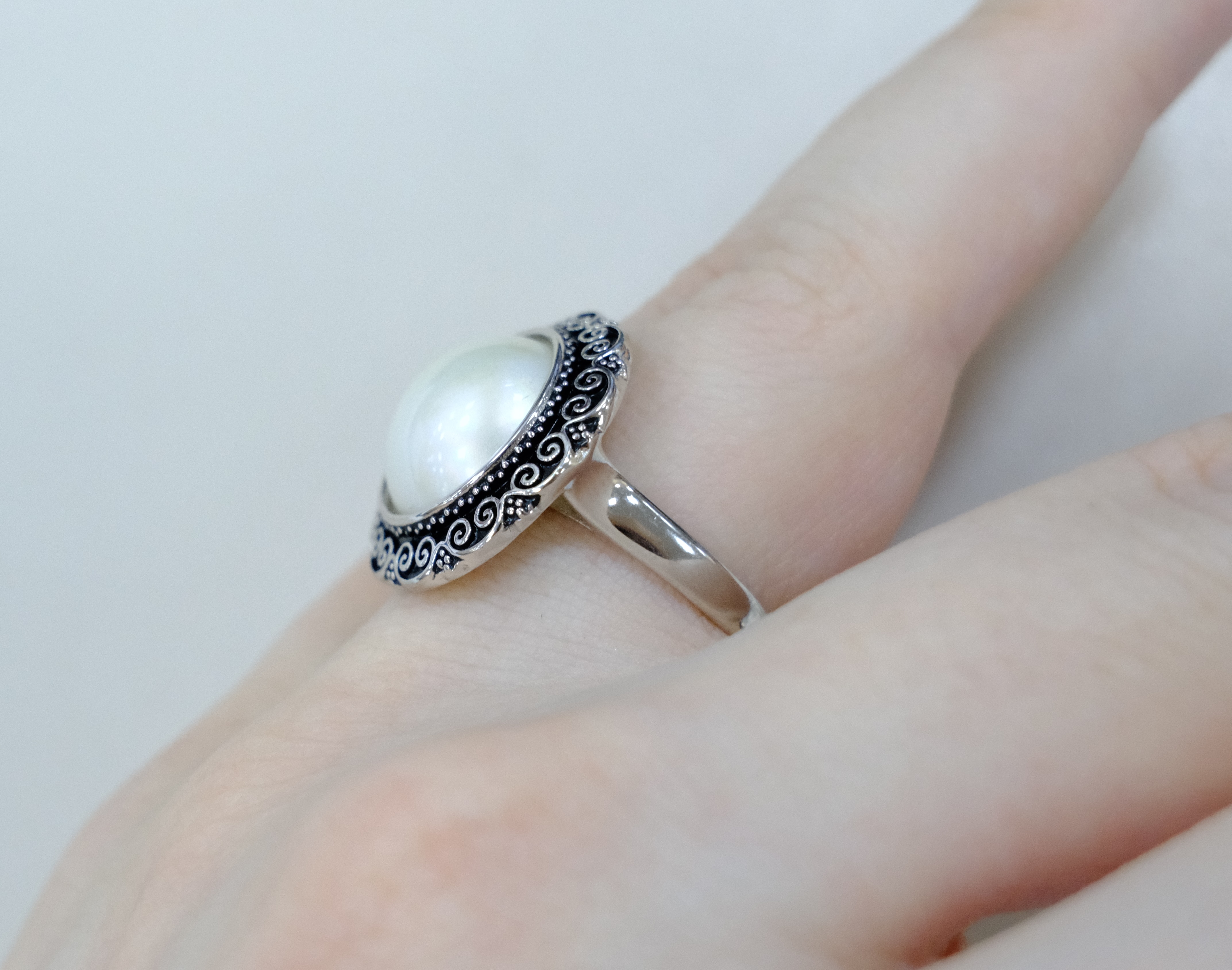 Серебряное кольцо с жемчугом Мабе